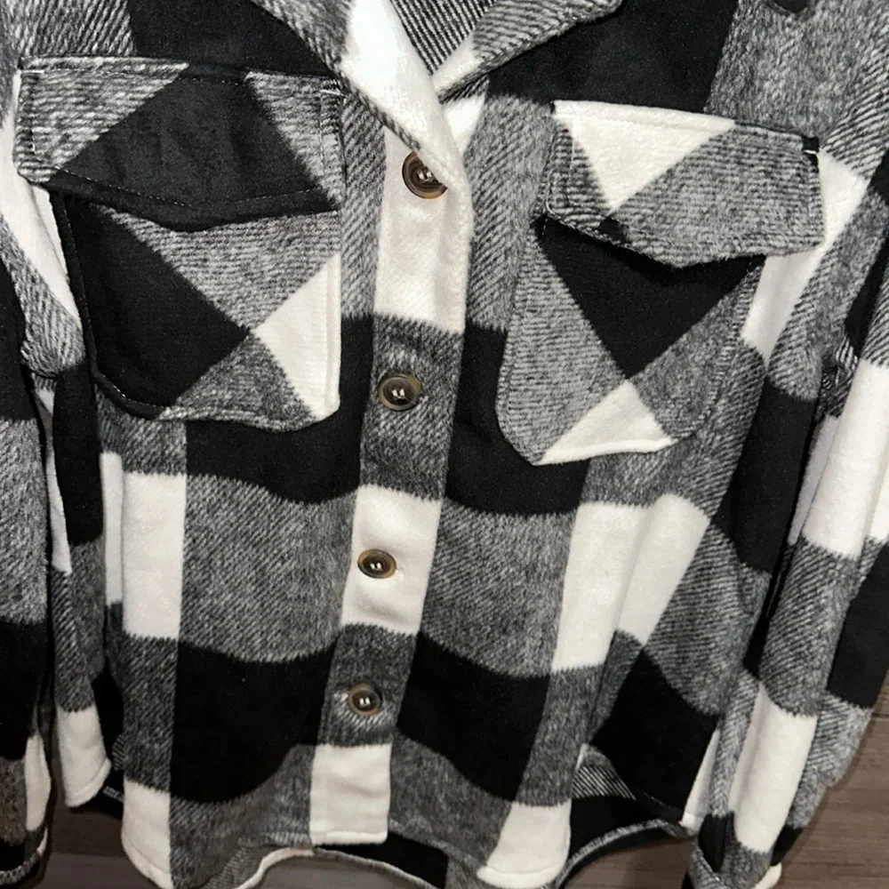 Love Tree boutique Plaid shacket! ❤️ - Picture 3 of 6